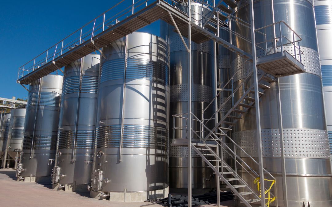 zbiorniki-stalowe-na-zewnatrz Zewnętrzne zbiorniki stalowe